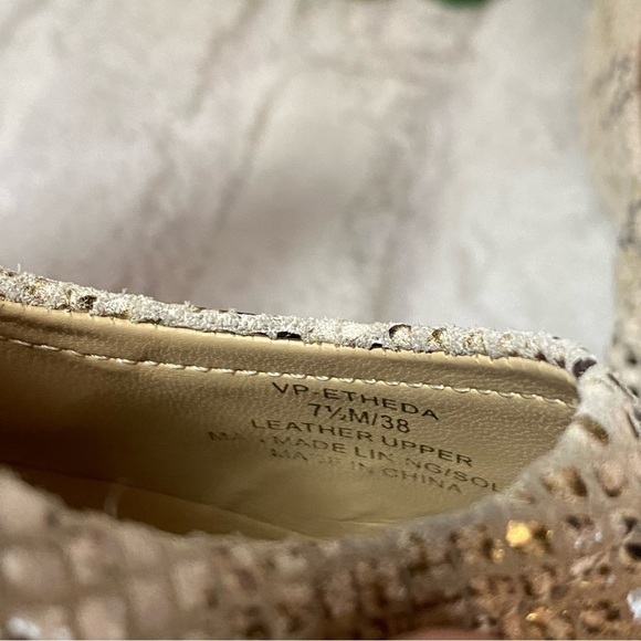 Vince Camuto Leather Snake Skin Patterned Slip On Flats Size 7.5 M - Picture 5 of 6